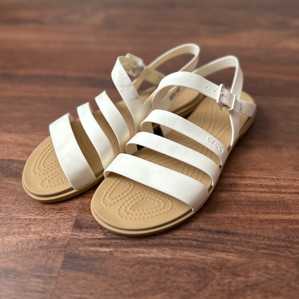 Crocs Tulum size 8 Strappy white flat sandal EUC